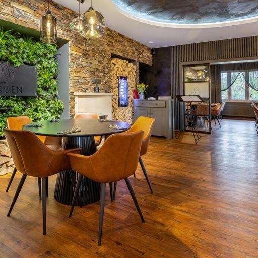 Garden Restaurant & Pension Pardubice Exteriör bild
