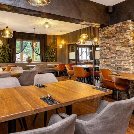 Garden Restaurant & Pension Pardubice Exteriör bild